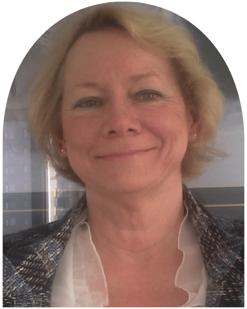 Therapist Profile Headshot - Catherine Roach - Registered Psychotherapist