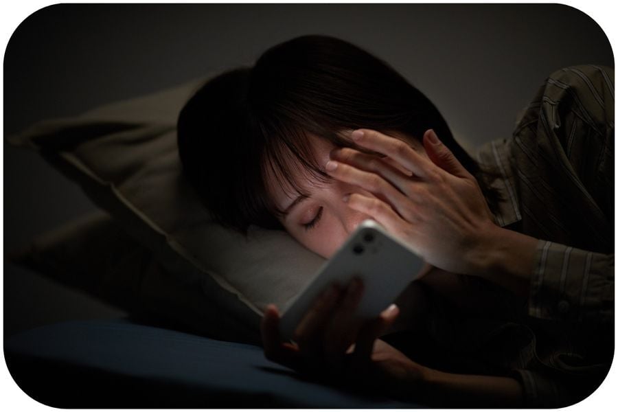 endless phone scrolling - anxiety