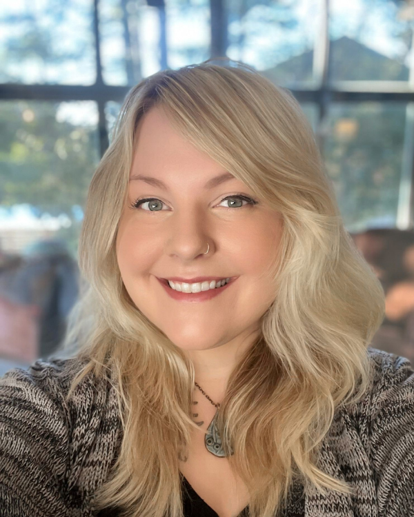 Therapist Profile Headshot - Kait Stamcos - Therapist Social Worker