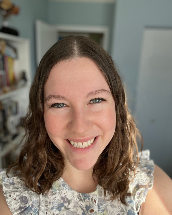 Therapist Profile Headshot - Megan Hendry - Therapist Social Worker