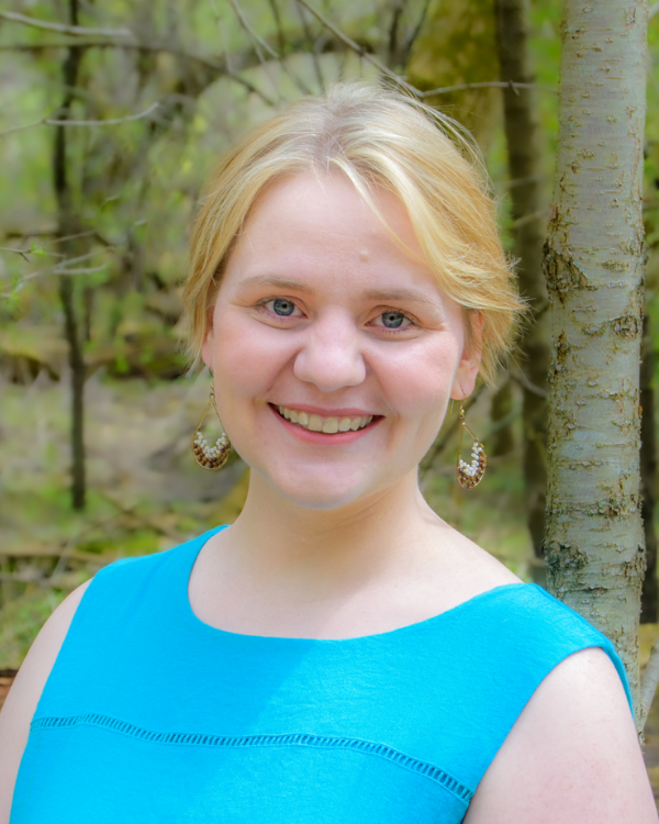 Therapist Profile Headshot - Melanie Baker - Therapist Social Worker