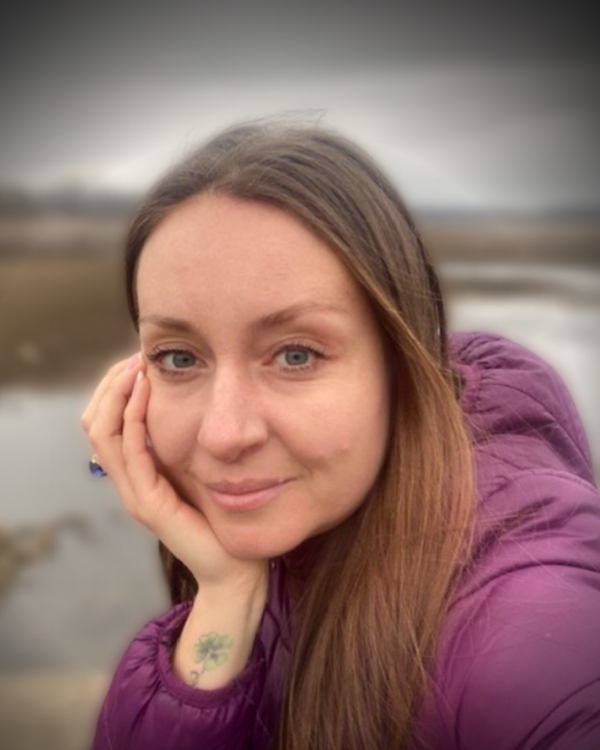 Therapist Profile Headshot - Milena Urbanajc - Therapist Social Worker